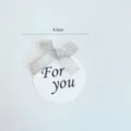 Joli ruban nœud argenté avec étiquette ronde, parfait pour cadeau et déco de gâteau. - Ensemble Carte FOR YOU Et Nœud / Lot de 10 feuilles