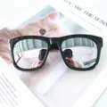 Gafas de sol chic para mujer con lentes reflectantes coloridas y montura negra de moda. - Negro Brillante Lente Plateada