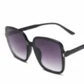 Gafas de sol cuadradas para mujer en negro brillante con lentes grises degradadas. - Negro Brillante / Degradado Gris