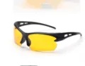 Occhiali da sole sportivi unisex con lenti gialle per visione notturna e montatura nera leggera. - Occhiali con montatura nera classica e lenti gialle