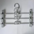 Cintres pantalon en plastique gris clips reglables empilables pour jupe vetement - Pince À Pantalon / Gris clair