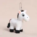 Süßes weißes Plüsch Pferd Schlüsselanhänger, flauschiger Pony Taschenanhänger, Kuscheltier. - Weiß