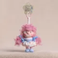 Simpatico portachiavi con bambola in peluche riccia, ciondolo soffice divertente per borse e chiavi. - Rosa