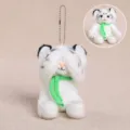 Niedlicher weißer Tiger Plüschtier Schlüsselanhänger mit grünem Schal und Kette, kuschelige Stoffpuppe. - Scheuer Weißer Tiger / 12cm / Weiß