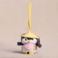 Niedlicher Plüsch Pinguin Schlüsselanhänger mit gelbem Hut für Schultaschen und Schlüssel. - Hutanhänger / Gelb