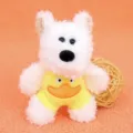 Schattige witte pluche hond sleutelhanger pluizig knuffeldier tas hanger cadeau - Westie hond in geel eendenkostuum - 13 cm