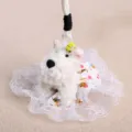 Simpatico ciondolo in peluche di cagnolino bianco soffice con ape e gonna in pizzo. - Gonna Ape Westie Bianco