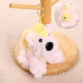 Schattige roze pluche puppy sleutelhanger, zachte knuffel tas hanger met rugzakontwerp. - Westie hond met hoed en bal - ca. 10cm/45g