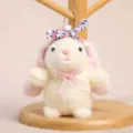 Niedlicher Plüschhase Schlüsselanhänger mit Blumenstirnband und rosa Schleife, perfektes Geschenk. - Gelb