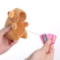 Morbido peluche capibara carino con cuffie arancioni e ciondolo a fisarmonica rosa. - Fisarmonica giocattolo a trazione rapida