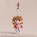 Grazioso portachiavi bambola di peluche riccio, simpatico ciondolo con lentiggini per borsa. - Marrone
