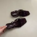 Sandales élégantes pour femmes à bout carré et brides croisées, chaussures chic d'été. - 35 / KML-911-1 violet [hauteur du talon 5cm]