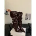 Elegantes botas altas de charol burdeos con tacón de aguja y punta fina para mujeres. - 35 / Burdeos