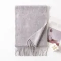 Sciarpa in lana tinta unita grigia per uomo e donna, calda sciarpa invernale con frange eleganti. - 180x30cm / Grigio Chiaro (-12)