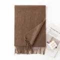 Premium brauner Schal aus 100 % reinem Kaschmir mit eleganten Fransen für den Winter - Naturviolett