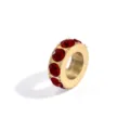 Pendentif charm rond en acier inoxydable doré avec des cristaux de pierre rouge vibrants - Janvier Rouge (Couleur Grenat)
