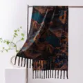 Lussuosa sciarpa foulard in seta a doppio strato con nappe e raffinata stampa di paesaggio cinese. - -2 Seta Xiangyun - viaggio nel deserto a doppio strato