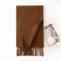 Sciarpa in maglia di lana d'agnello tinta unita marrone inverno scaldacollo frange accessorio SKU - Marrone