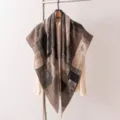 Elegante sciarpa triangolare seta lana autunno inverno, scialle geometrico donna. - FHZ25-90201-1 Orlo a mano a righe grigie