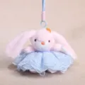 Peluche coniglietto rosa pendente con un grazioso vestito in pizzo blu e pratico cinturino. - Coniglio Rosa Matrimonio Blu