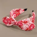 Dettaglio cerchietto orecchie di coniglio fiocco stampa cuore rosa, accessorio capelli. - Ciambella a Cuore
