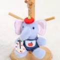 Süßer blauer Plüsch Elefant Schlüsselanhänger mit Mütze und Latzhose als süßes Geschenk. - Maler Elefant / Blau