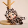 Simatico leopardo peluche bambola ciondolo borsa charm portachiavi, giocattolo morbido viso in vinile. - Bambola in vinile leopardo disteso - circa 15 cm/65 g anello a molla