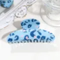 Blaue Leo-Muster Haarklammer mit rosa Blumen, stylische Resin Haarklammer für den Alltag. - Ovale Haarkralle / Blauer Leopard