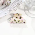 Nahaufnahme Detail der koreanischen floralen Haarklammer, niedliches Knochen-Design für Alltag. - Kleine Haarklammer / Rosa und Grün