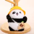 Simpatico portachiavi panda in peluche con cappello giallo e piccola borsa a tracolla - Ciondolo Panda Cappello / 12cm (44g) / Giallo