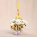 Simpatico ciondolo in peluche di coniglio con fiocco giallo, vestito a quadri e tulipano. - Giallo