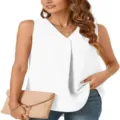 Detailansicht eines lässigen, einfarbigen, ärmellosen V-Ausschnitt-Chiffon-Tops von Model. - S / Weiß