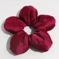 Weinroter Blumen Satin Haargummi elegante Haar-Accessoires fur Zopf Detailansicht - Burgunderrot