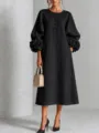 Elegante abito midi nero con maniche lunghe, polsini floreali e scollo rotondo in stile vintage. - Taglia S / Nero