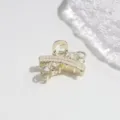 Kleine Haarklammer aus goldenem Metall mit Kunstperlen elegantes Haaraccessoire fuer Damen - Perlenketten-Kreuz (3 cm)