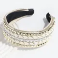 Bandeau large tressé avec rivets dorés et strass, accessoire de coiffure ethnique. - Tressage plat doré