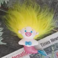 Plüsch Meerjungfrau Puppe Anhänger mit gelbem Haar und Glitzerfischschwanz, Schlüsselanhänger. - 14cm Meerjungfrau Puppe Anhänger / Gelb