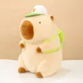 Niedliches Capybara Plüschtier mit grünem Rucksack und Mütze, weiches Kuscheltier für Kinder. - Capybara mit Ball auf dem Rücken - 25cm - Hellbraun