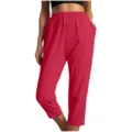 Vue détaillée de pantalon court décontracté pour femme avec taille élastique et poches rouge vif. - M / Rouge