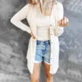 Cardigan tricoté uni à manches longues pour femmes, design ouvert décontracté, tissu doux. - S / Blanc
