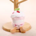 Süßer Kuchen Plüsch Schlüsselanhänger, rosa-weißer Cupcake Taschenanhänger mit Erdbeer. - Kleiner Kuchenanhänger / Rosa
