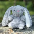 Peluche coniglietto grigio, morbida bambola di pezza con orecchie lunghe per bambini e regalo. - Dolce coniglietto dalle orecchie pendenti - Grigio
