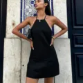 Superbe robe courte noire dos nu col halter, style chic sans manches en coton lin etendance. - S / Noir