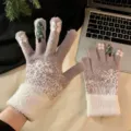Guanti invernali touch screen in maglia grigia con motivi di alberi e fiocchi di neve. - Dito Diviso di Natale / Marrone chiaro
