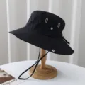 Cappello da pesca nero da trekking con cordino regolabile e occhielli metallici dettaglio. - Nero (Stile Esterno)