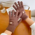 Guantes de punto marrones con bonito bordado de oso, guantes táctiles de invierno cálidos. - Marrón