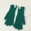 Dunkelgrüne flauschige Strickhandschuhe für Damen, warme Plüsch-Fäustlinge mit süßen Etiketten. - Grün