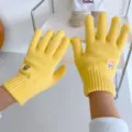 Guantes de punto amarillo con tierno bordado de oso, guantes táctiles de invierno cálidos. - Amarillo