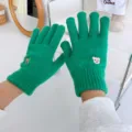 Guantes de punto verde con bonito bordado de oso, guantes de invierno cálidos para mujer. - Verde