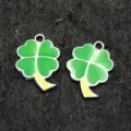 Pendentifs en métal trèfle à quatre feuilles émaillé vert pour la fabrication de bijoux. - Trèfle à quatre feuilles